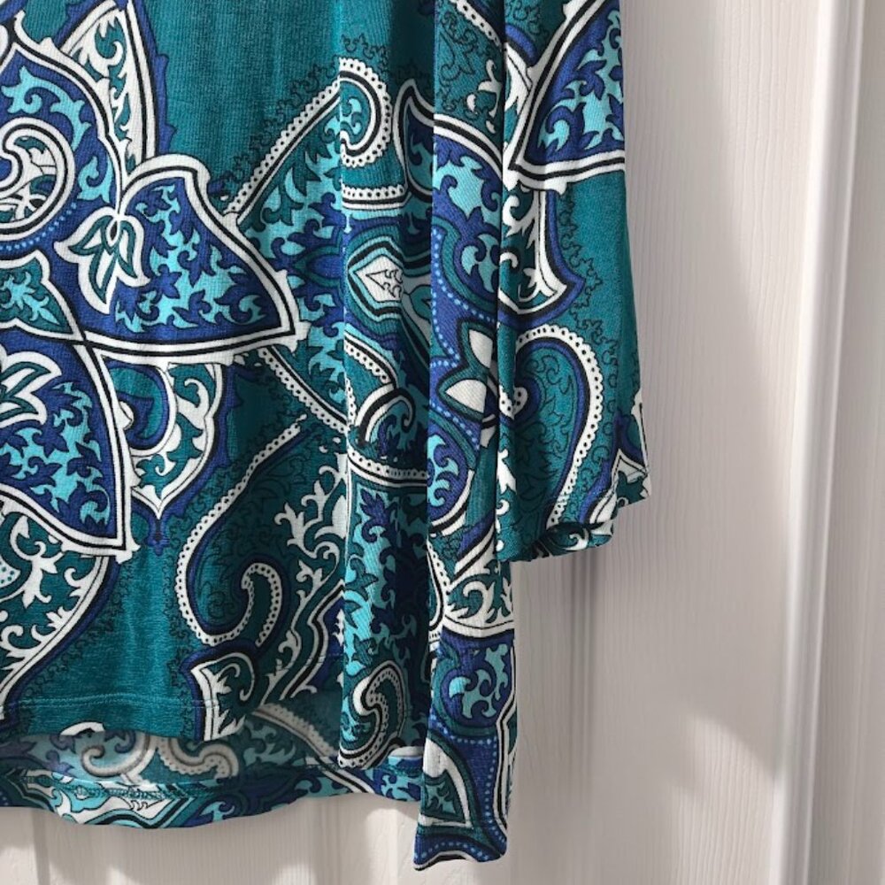 Chico's Travelers 3/4 sleeve blue green paisley‎ with back cut out 3P/XLP - Picture 5 of 5